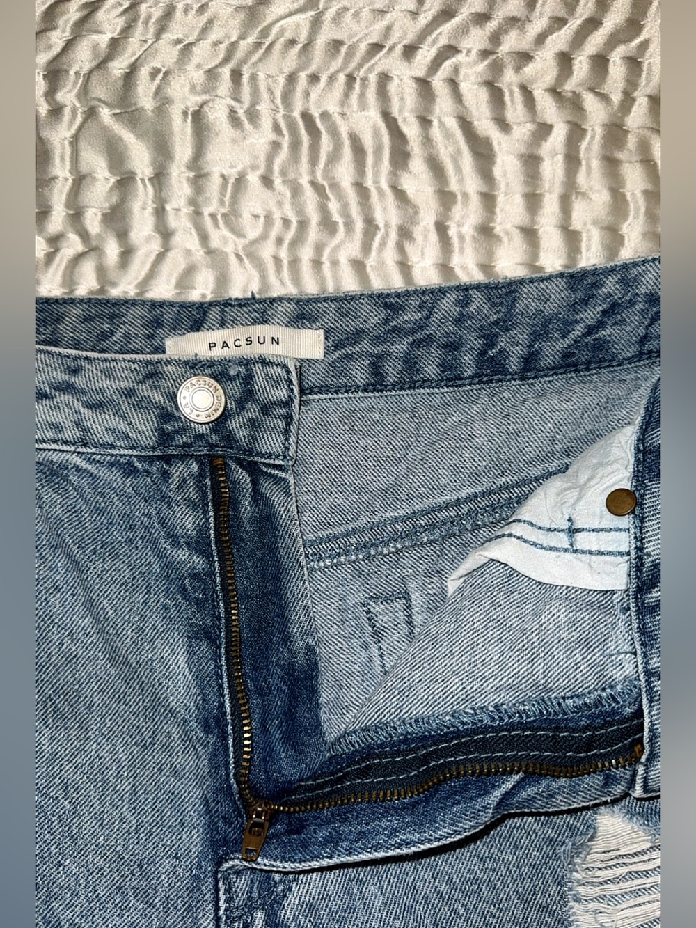 Excellent PACSUN HIGH RISE FESTIVAL Women’s Size 28 Distressed Denim Short - Picture 6 of 10